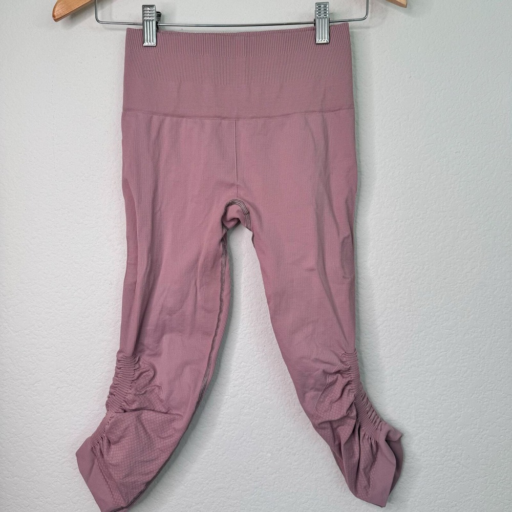 Lululemon Dusty Pink Capri Leggings‎